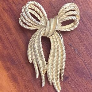 Vintage Signed Gold Toned Twisted Rope Bow Scarf Clip TAT
